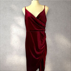 PREMIER AMOUR women’s burgundy red velvet midi slip dress